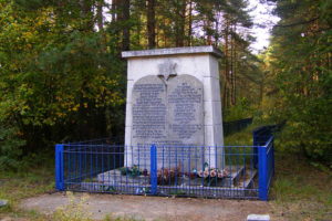 Pomnik upamiętniający pomordowanych Żydów w lesie koło Mianówka