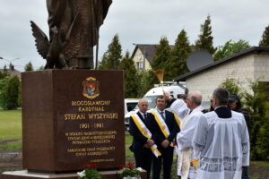 Biskup Łomżyński Janusz Stepnowski poświecił pomnik Błogosławionego Kardynała Stefana Wyszyńskiego